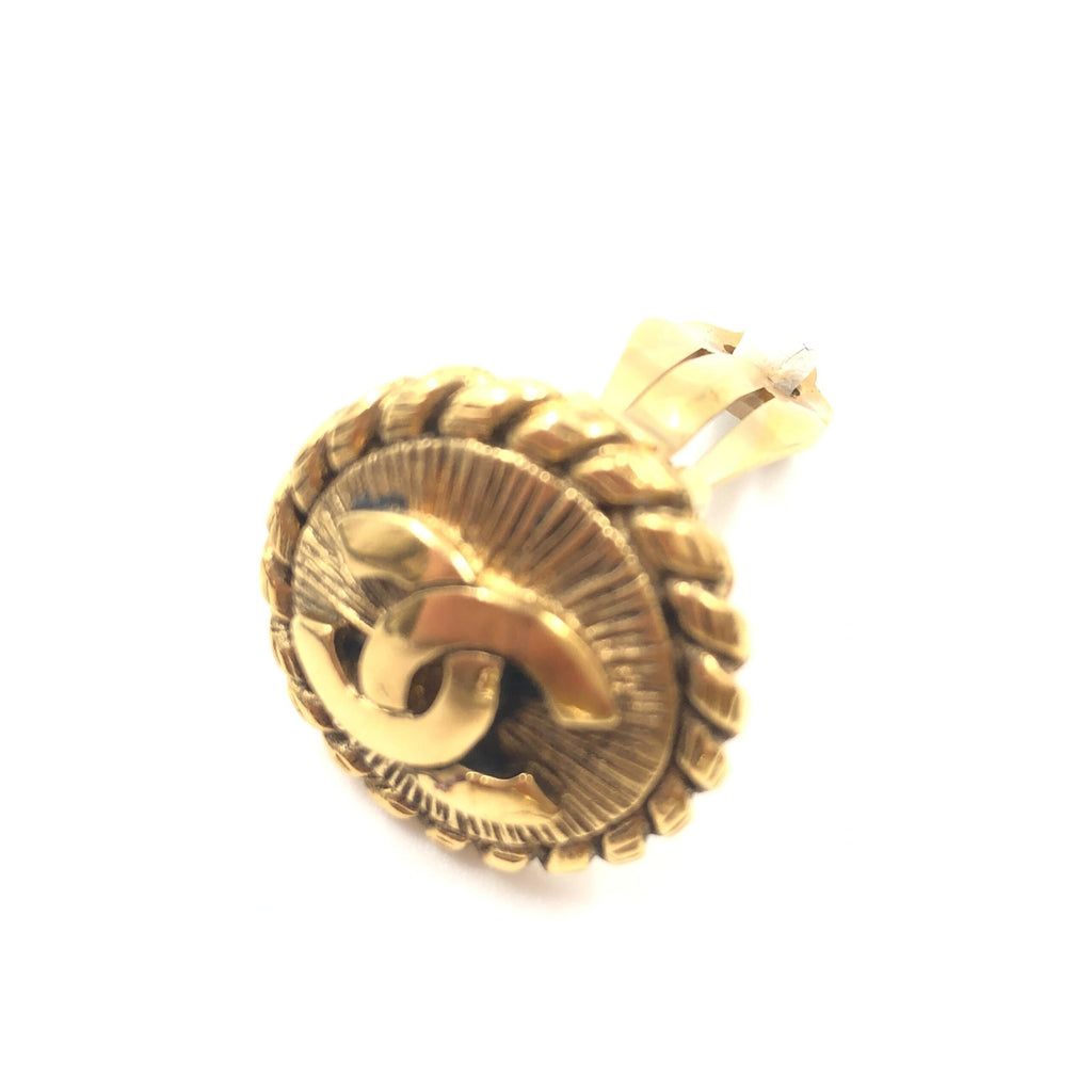 Orecchini a clip Chanel placcati oro con logo CC