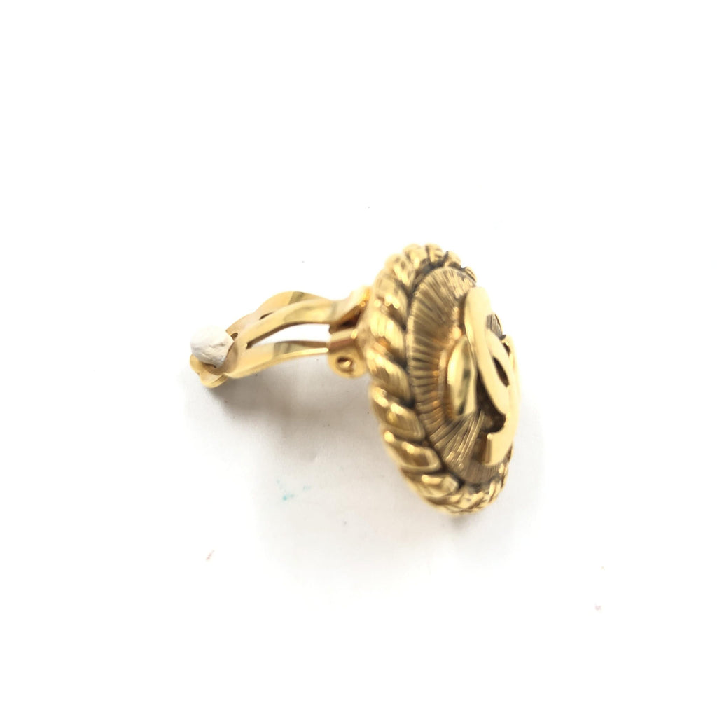 Orecchini a clip Chanel placcati oro con logo CC