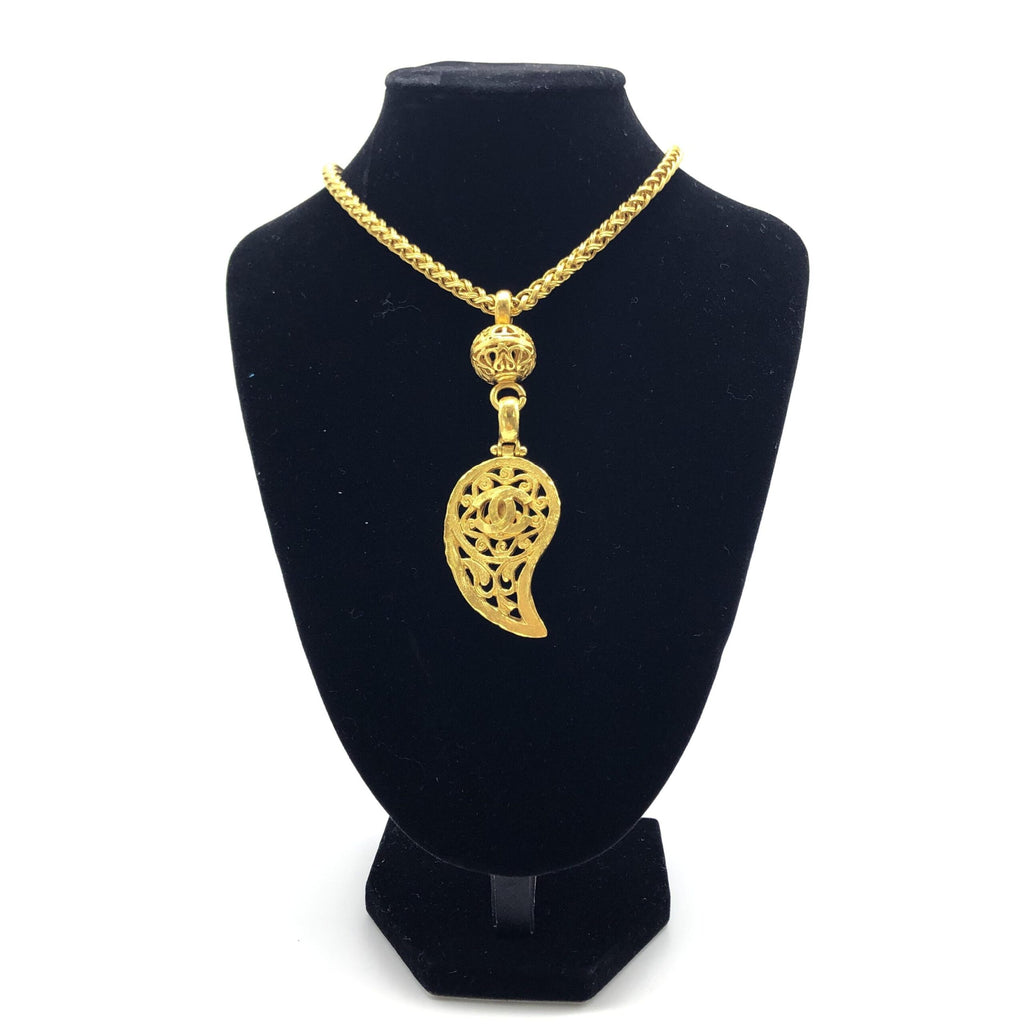 Collana Chanel placcata oro con logo Coco