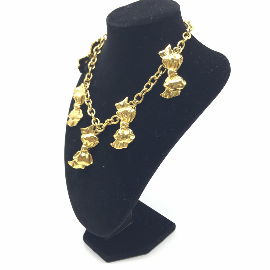 Collana a catena placcata oro Chanel con ciondoli a fiocco
