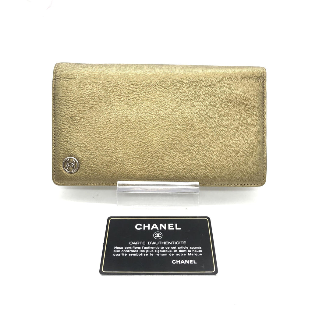 Portafoglio a soffietto in pelle di caviale color oro Chanel