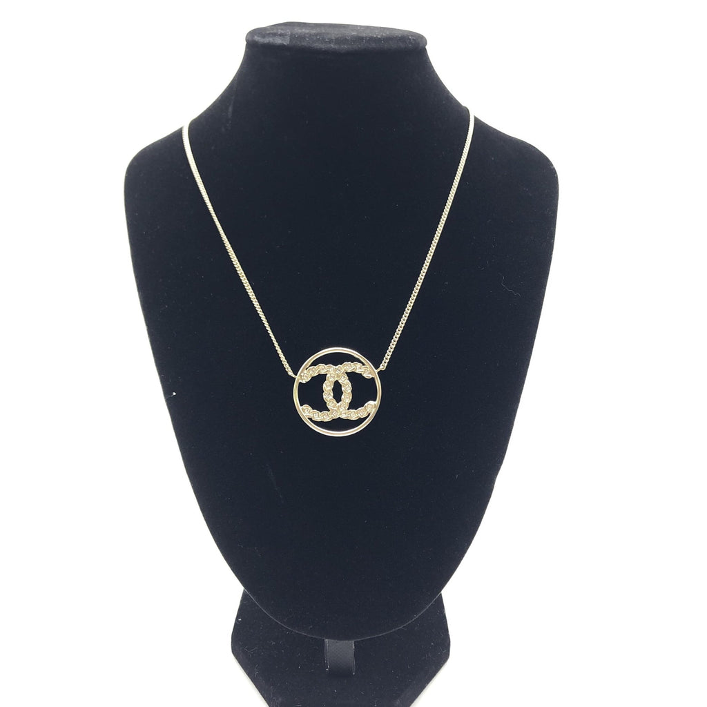 Collana con pendente tondo a doppia C color oro Chanel