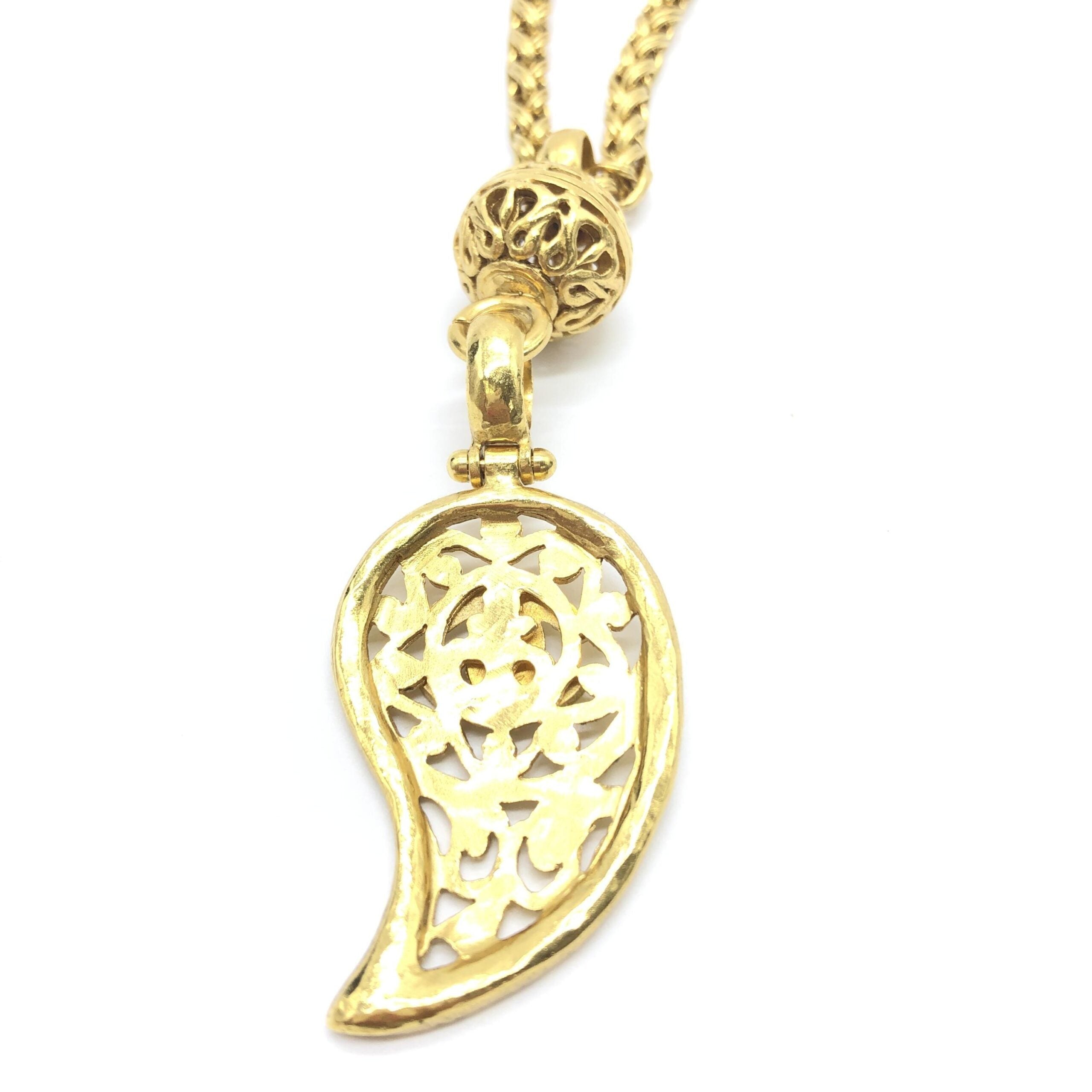 Collana Chanel placcata oro con logo Coco