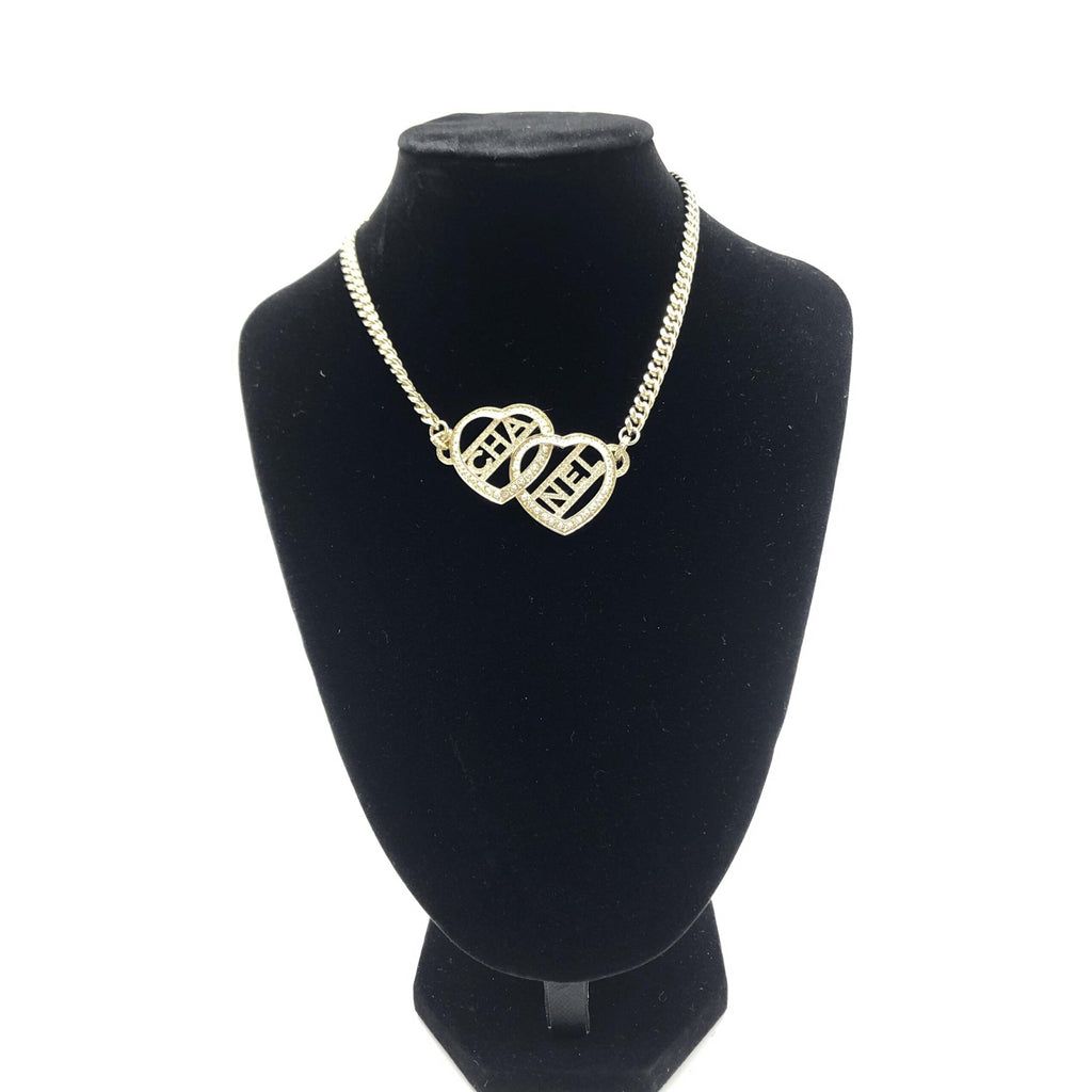 Collana Choker Chanel color oro a cuore con logo