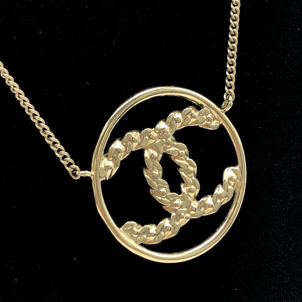 Collana con pendente tondo a doppia C color oro Chanel