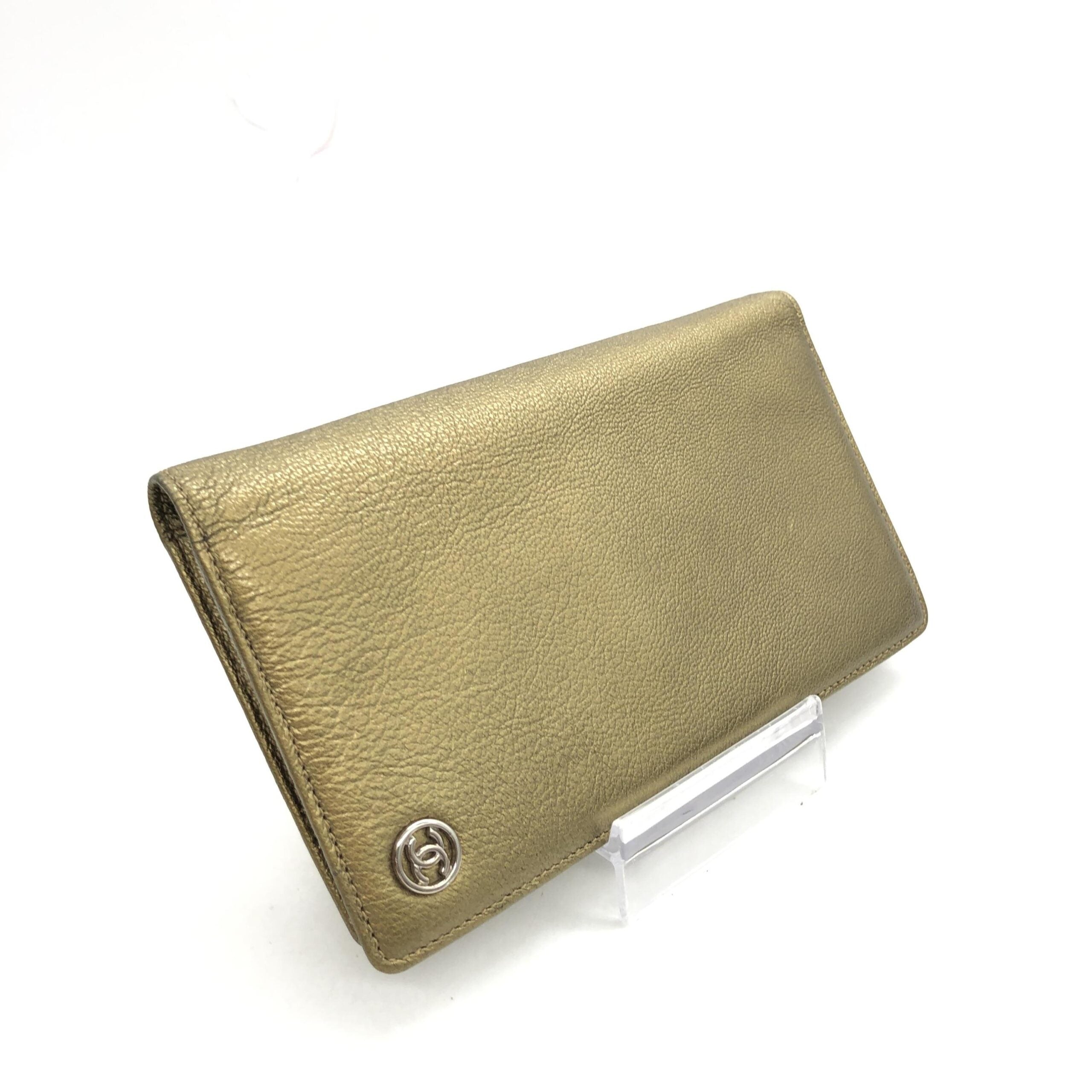 Portafoglio a soffietto in pelle di caviale color oro Chanel