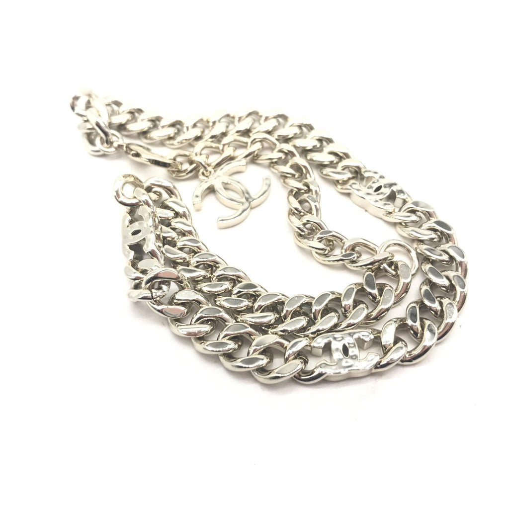 Collana Chanel a maglie grosse a catena color argento