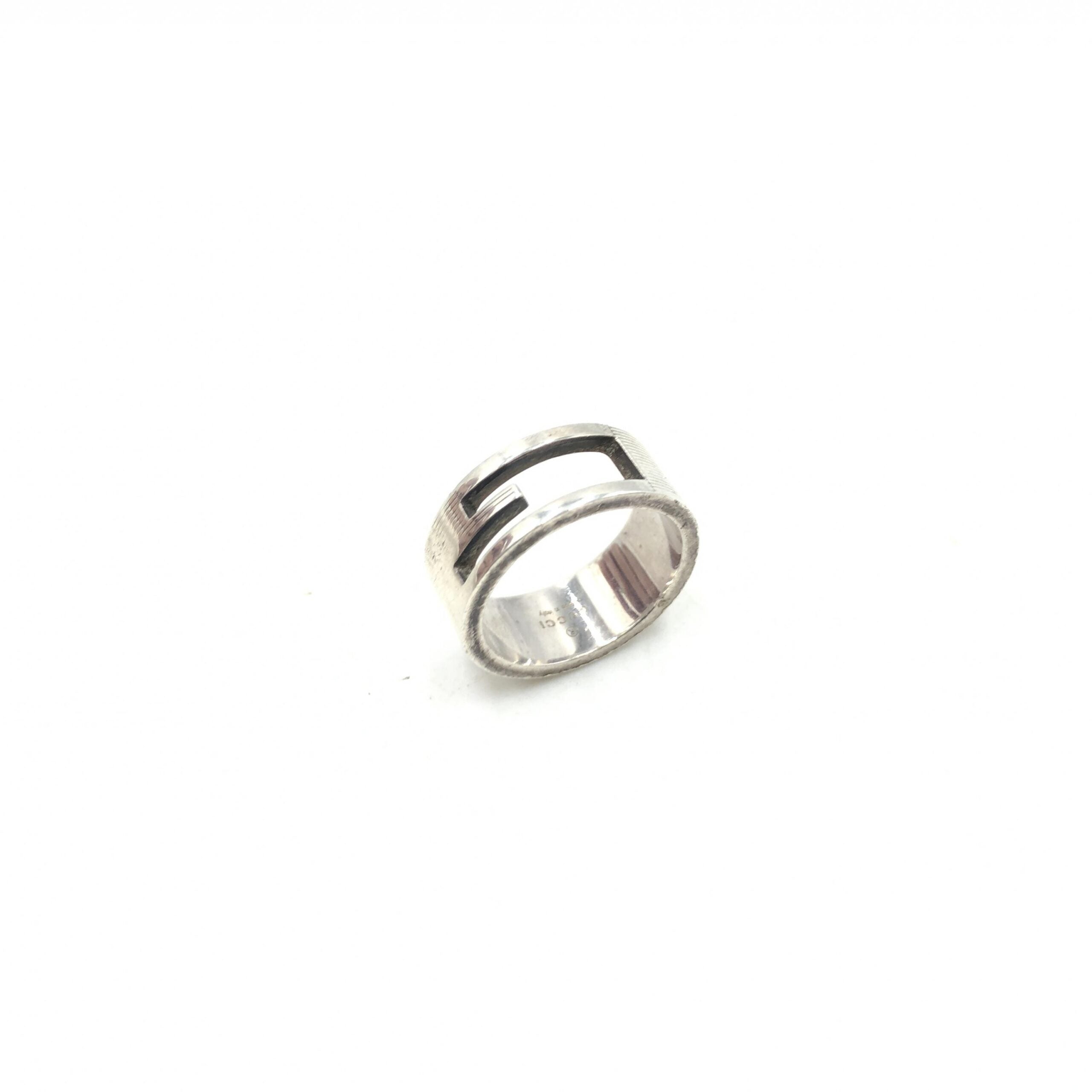 Anello con logo G di Gucci