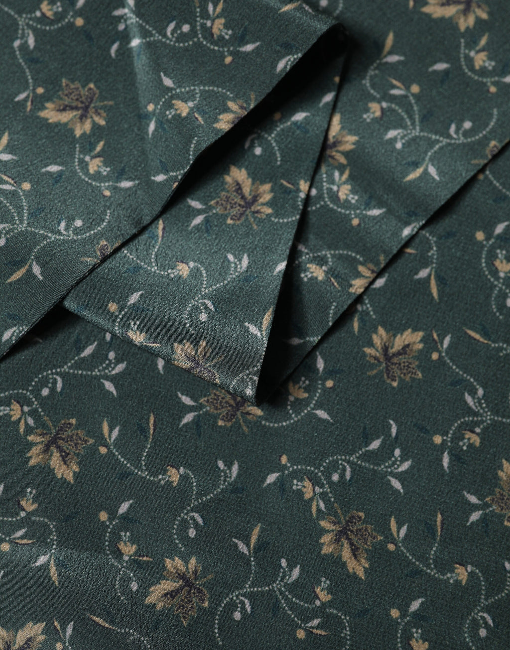 Dolce & Gabbana Green Silk Floral Pattern Fringed 135cm X 16cm  Scarf