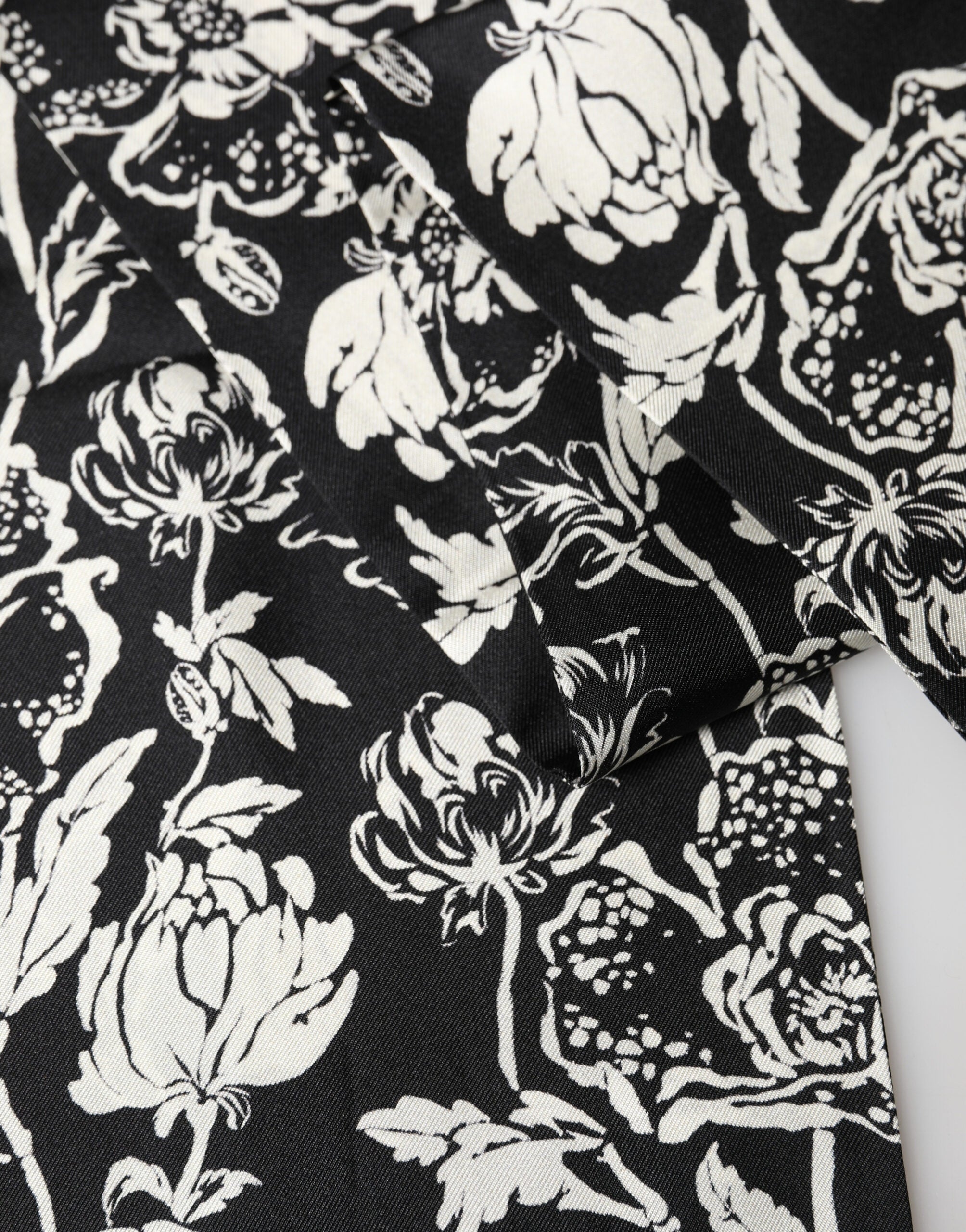 Sciarpa in Seta Nera Bianca con Stampa Floreale e Frange Dolce & Gabbana 136cm X 15.5cm