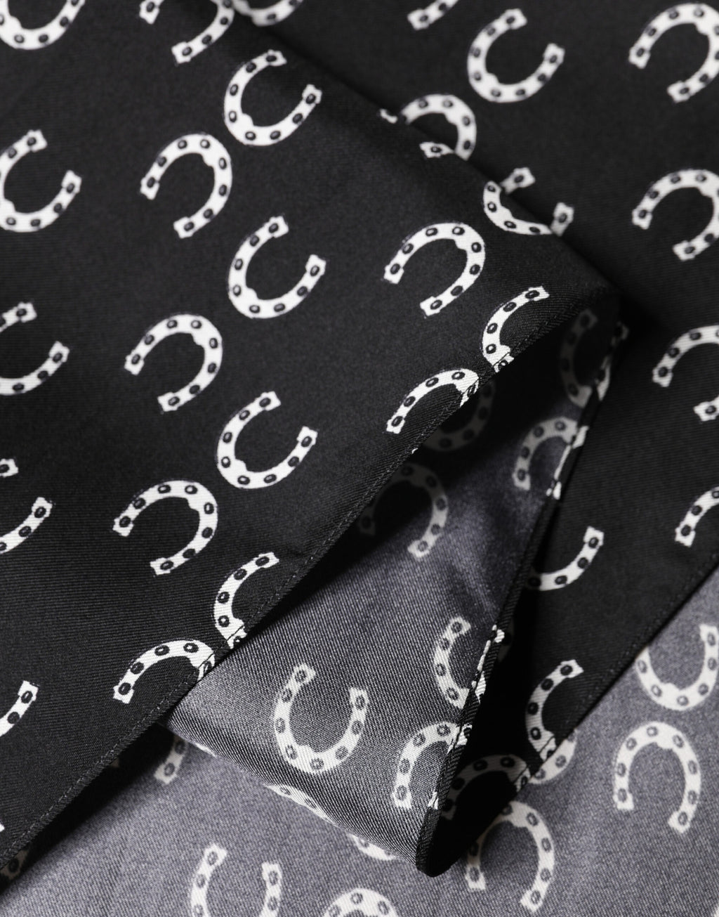 Foulard da collo da uomo in seta nera con motivo a ferro di cavallo Dolce & Gabbana 136 cm x 23 cm