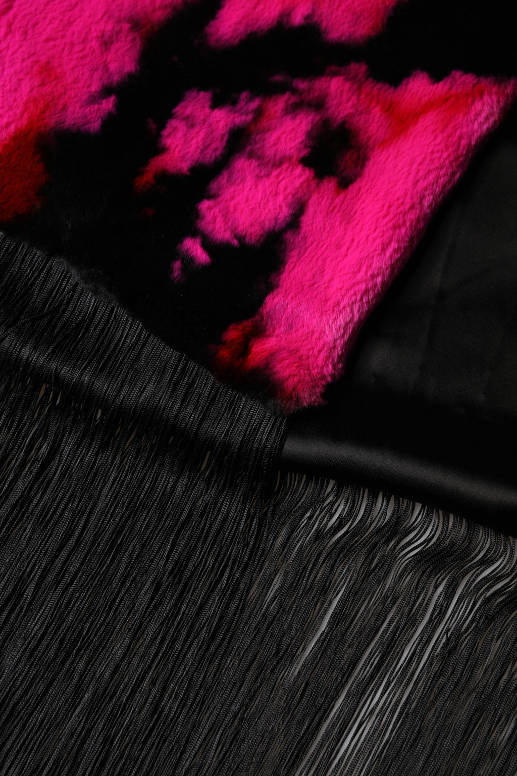 Sciarpa Avvolgente Dolce & Gabbana Rosa Nera in Pelliccia Sintetica con Frange 200 cm x 59 cm