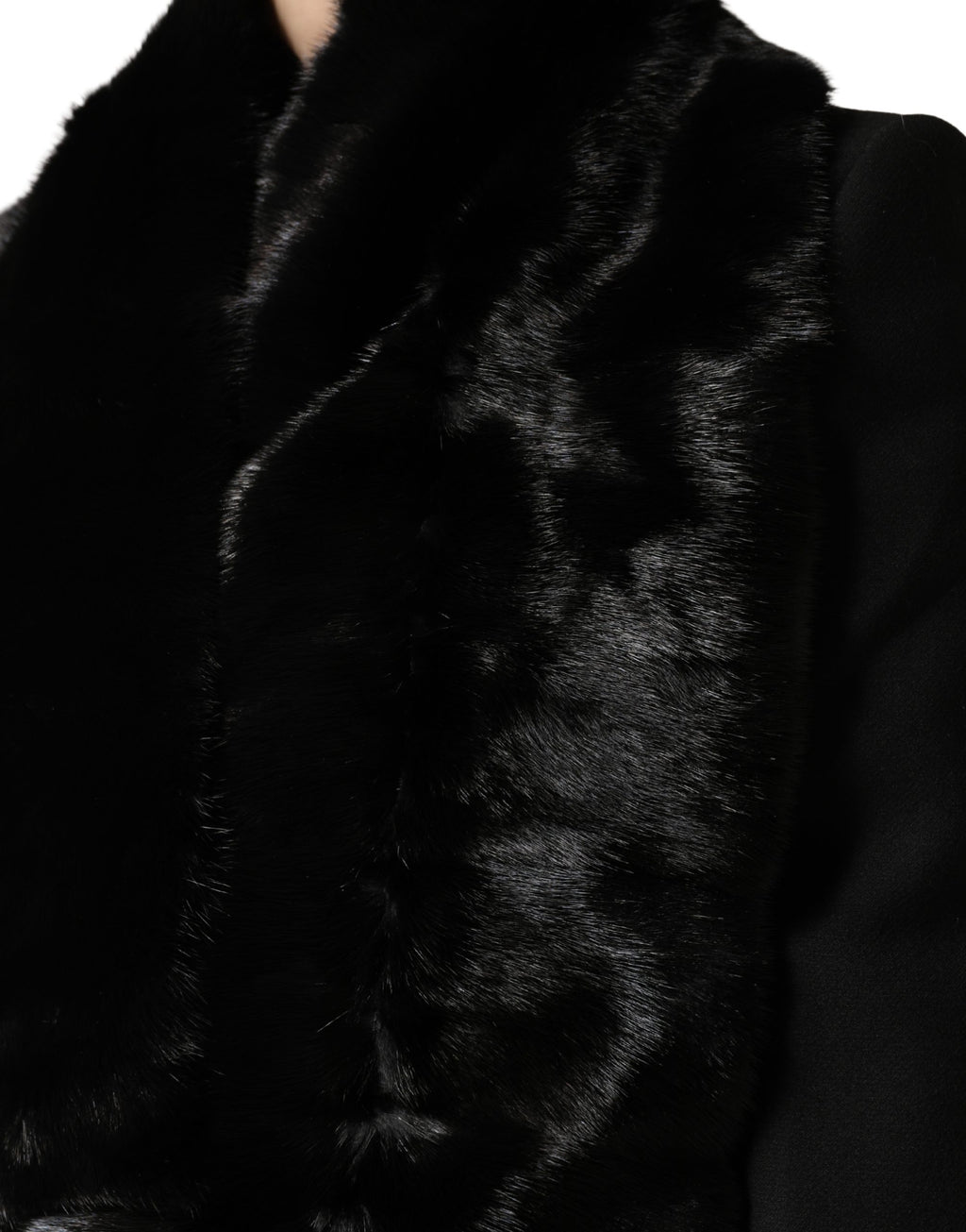 Sciarpa Dolce & Gabbana Nera in Pelliccia con Collo a Sciarpa Avvolgente
