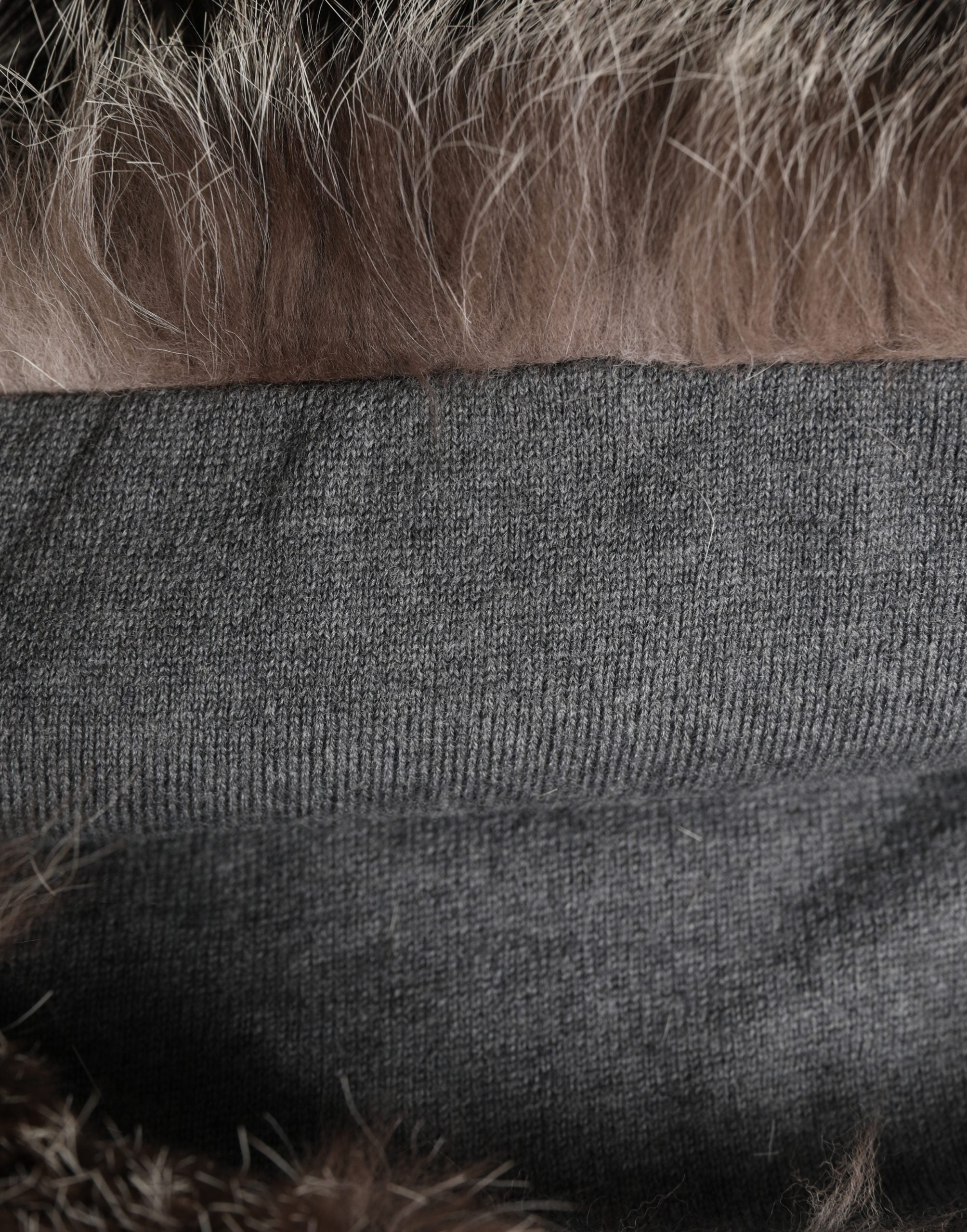 Dolce & Gabbana Cappello con Pelliccia Sintetica Marrone che Avvolge Interamente la Testa