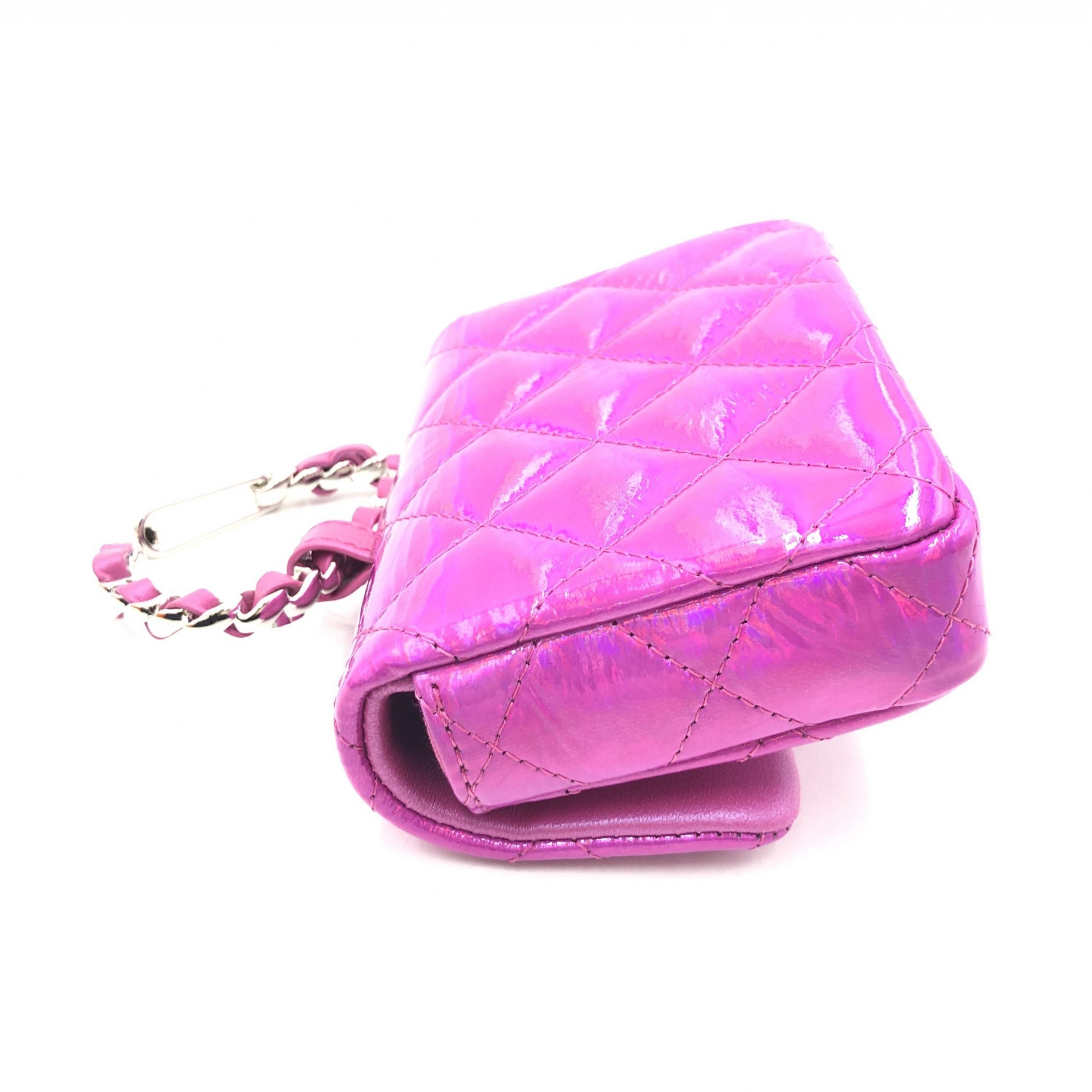 Pochette Chanel in pelle trapuntata rosa iridescente