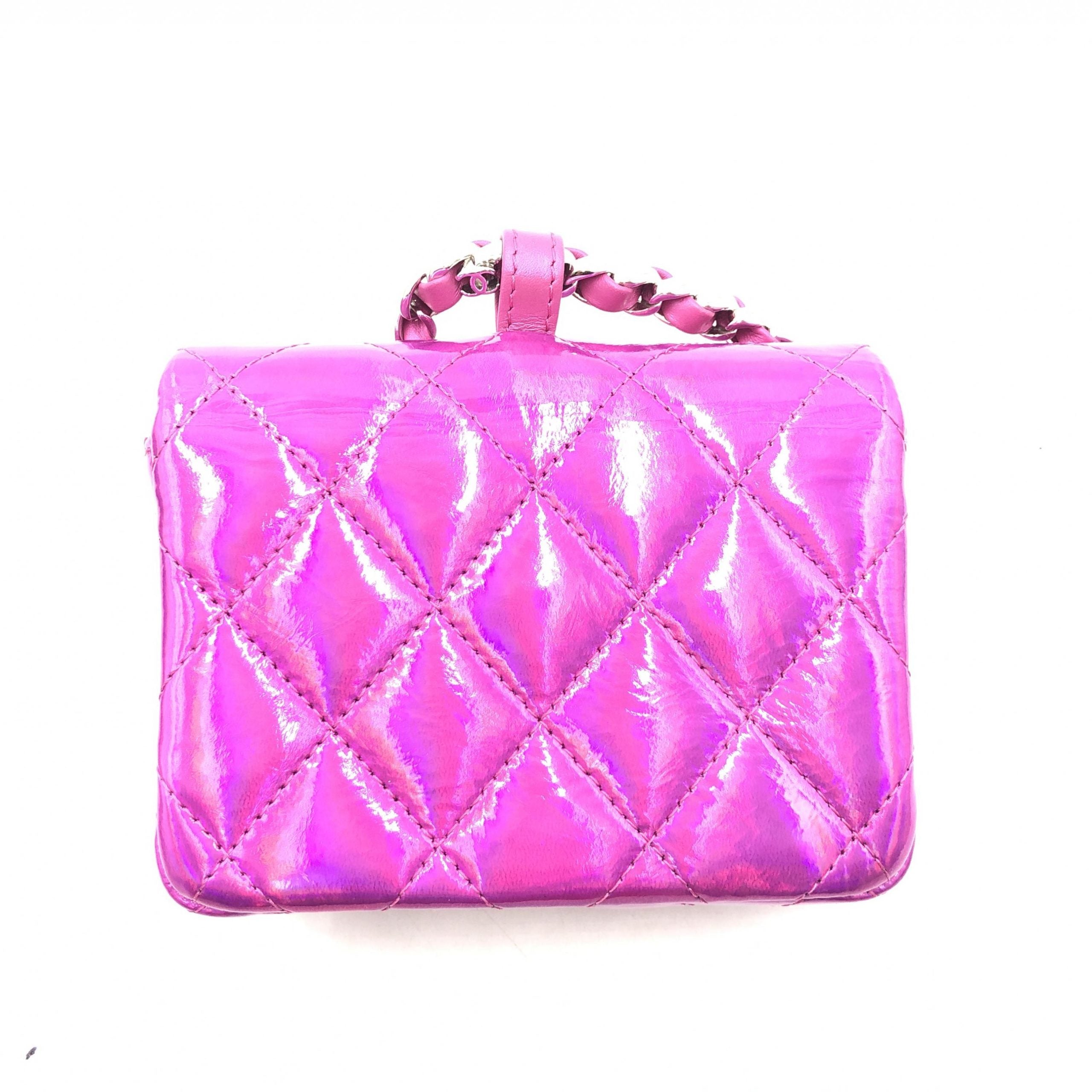 Pochette Chanel in pelle trapuntata rosa iridescente