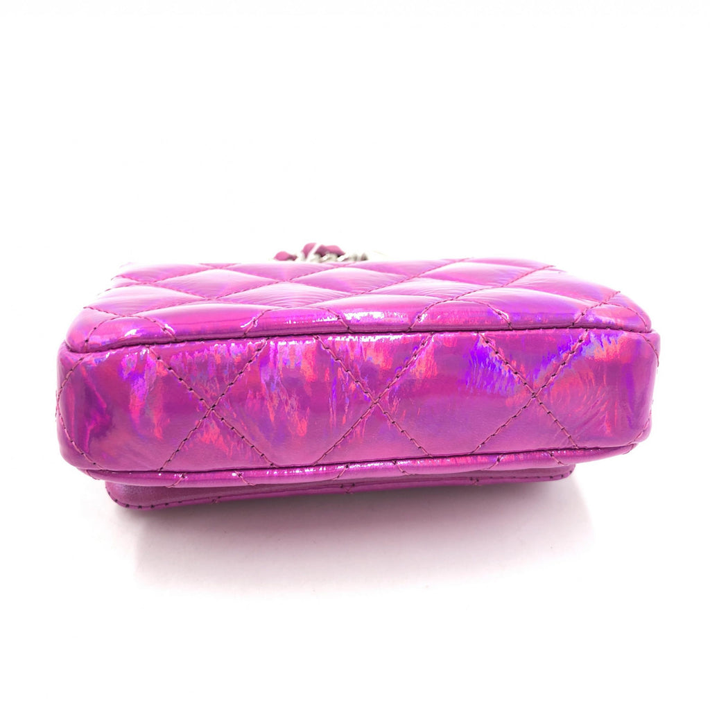 Pochette Chanel in pelle trapuntata rosa iridescente