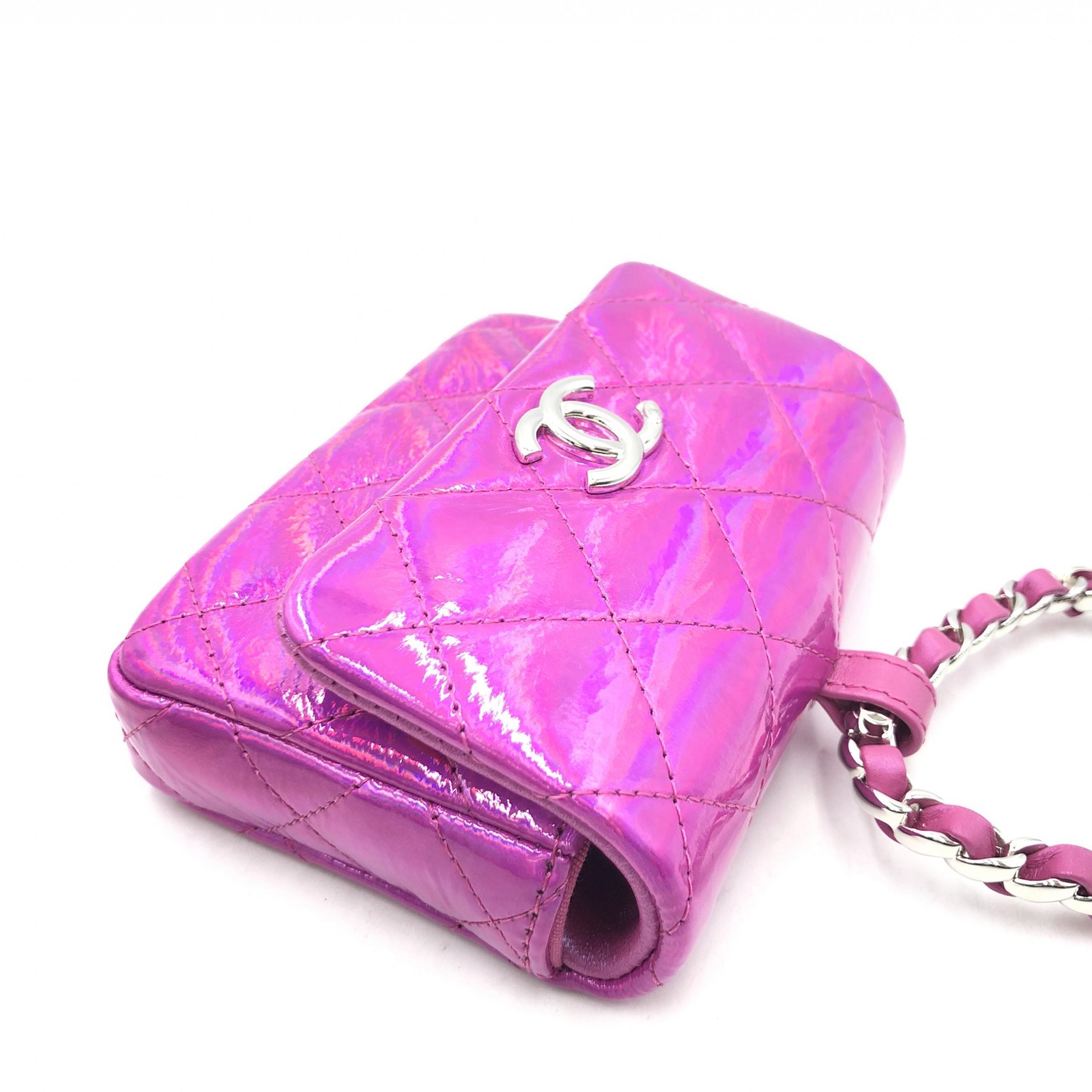 Pochette Chanel in pelle trapuntata rosa iridescente