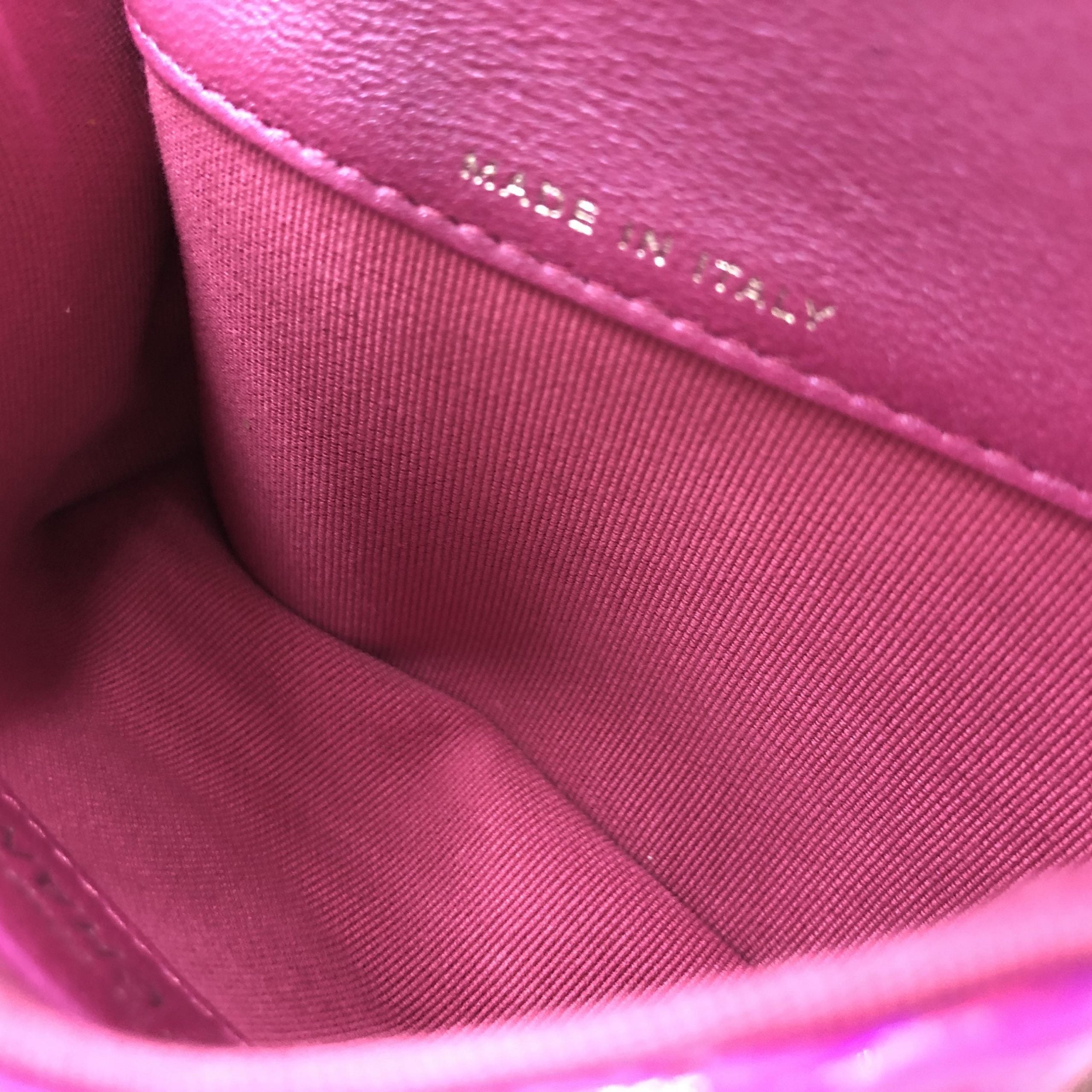 Pochette Chanel in pelle trapuntata rosa iridescente