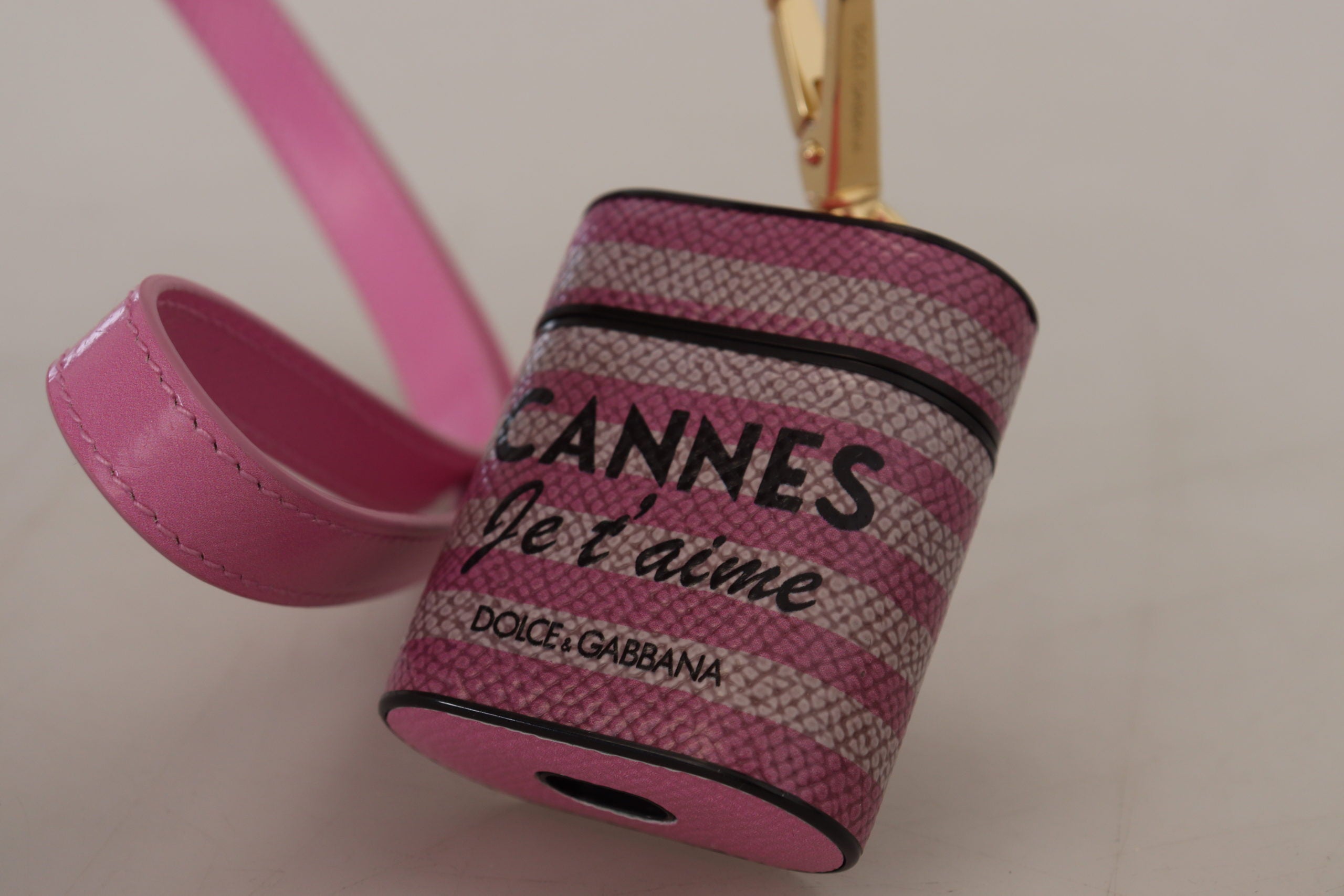 Custodia per Airpods Dolce & Gabbana in pelle rosa e nera con logo in metallo dorato