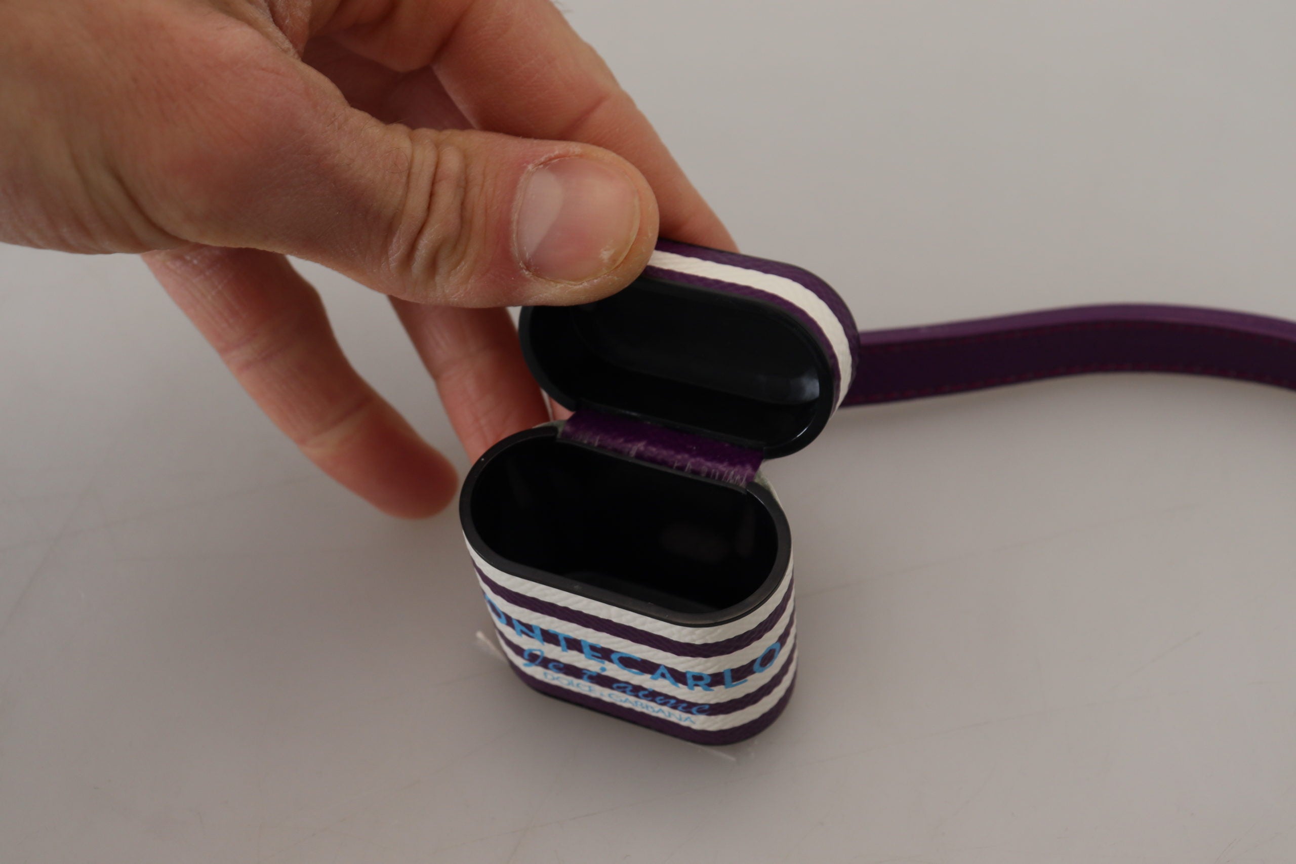 Custodia per Airpods Dolce & Gabbana in Pelle Viola con Logo in Metallo Dorato