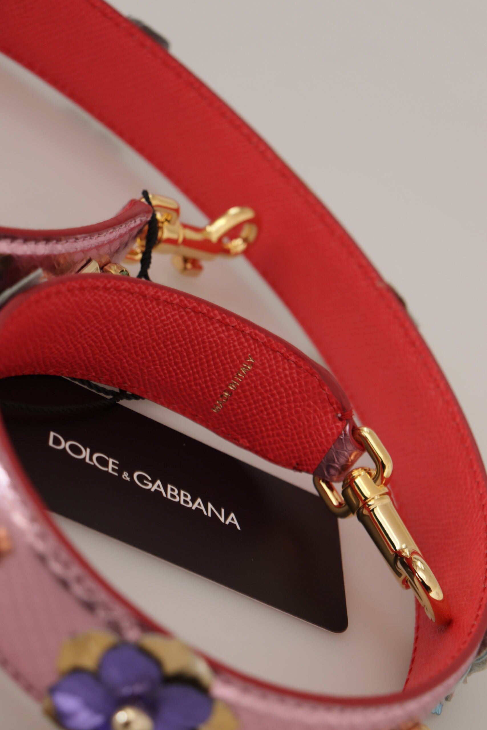 Tracolla in pelle rosa metallizzata con borchie Dolce & Gabbana
