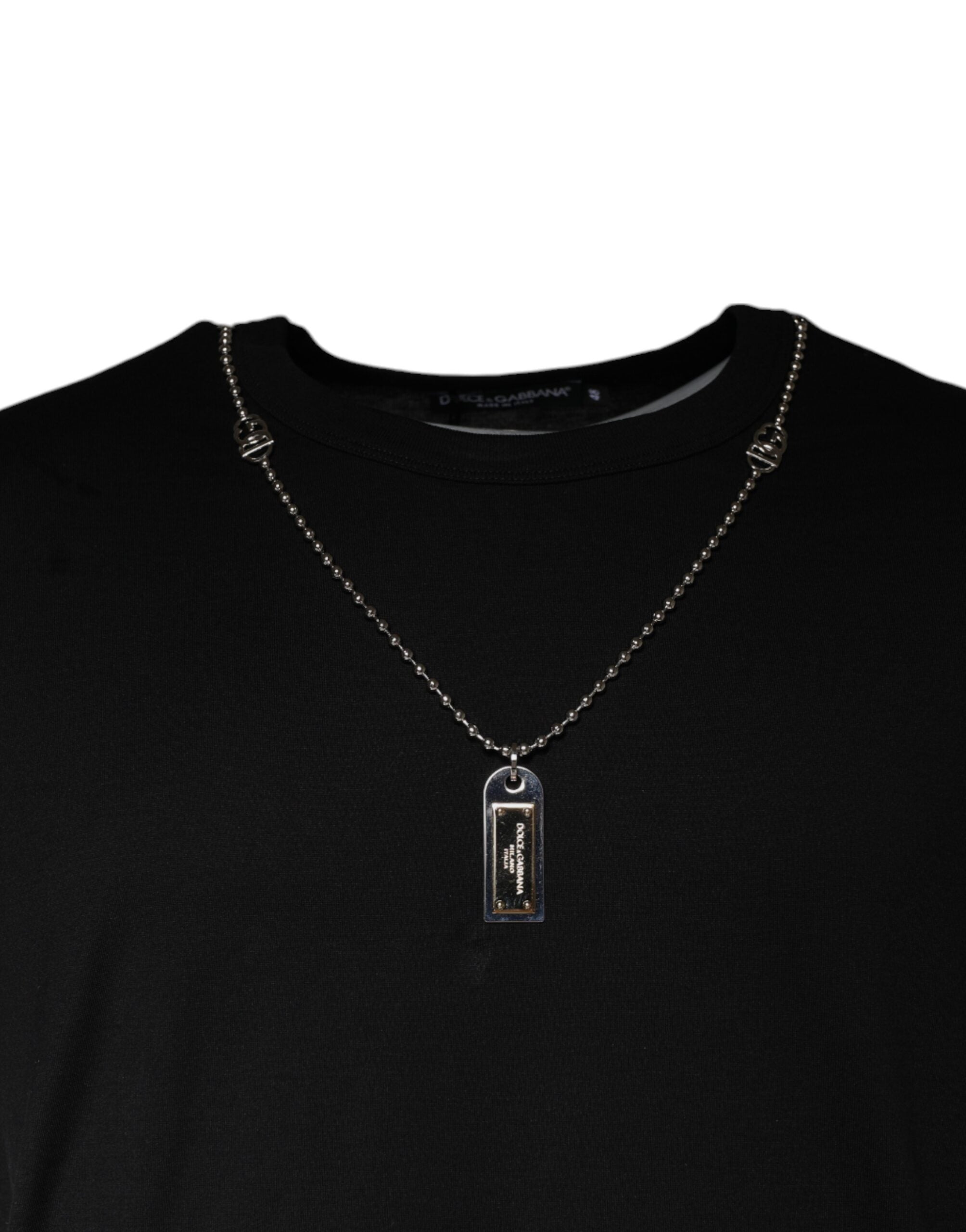 T-shirt Dolce & Gabbana nera in cotone con collana decorativa