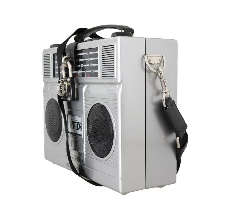Borsa Dolce & Gabbana in legno fatta a mano in edizione limitata, modello radio retrò boombox, colore argento