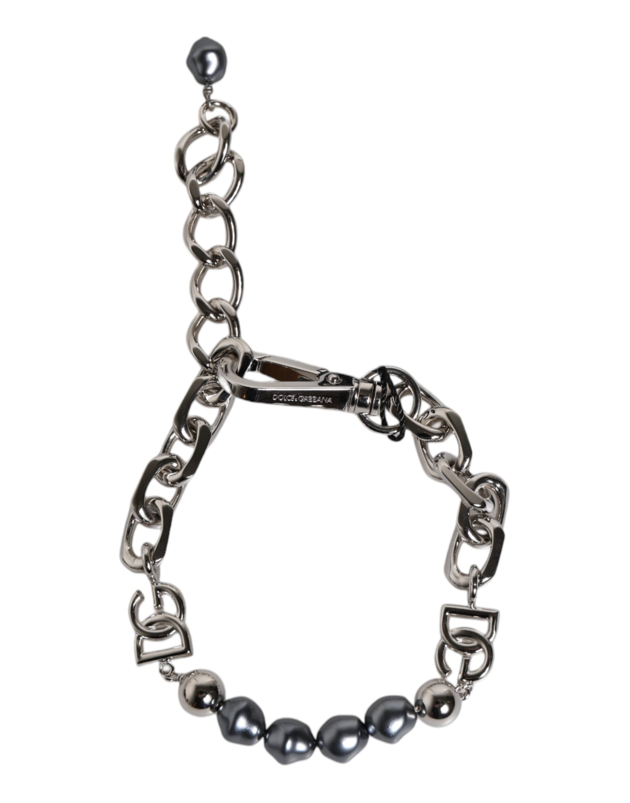 Bracciale Dolce & Gabbana con catena color argento, chiusura a moschettone, logo e perle grigie