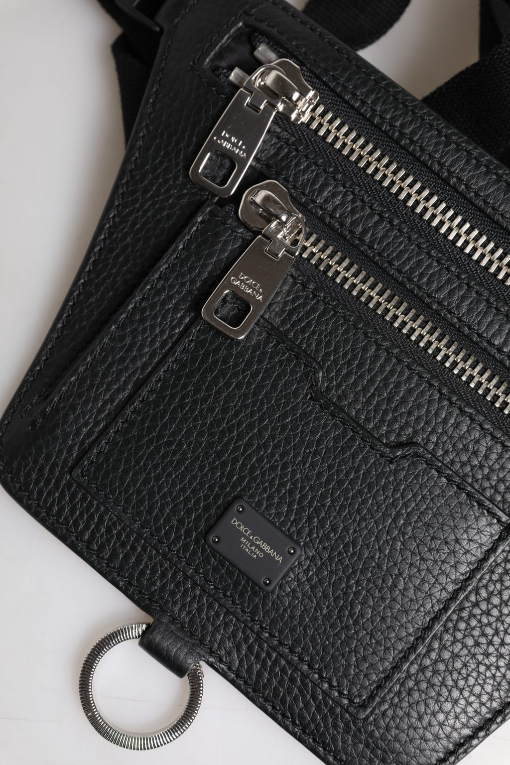 Marsupio da uomo Dolce & Gabbana in pelle di vitello nera con placca logo e cintura in vita
