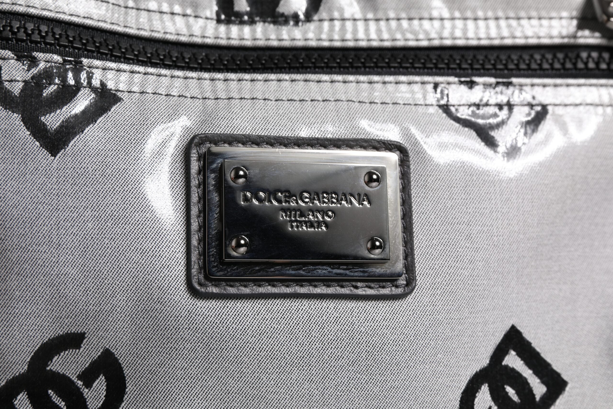 Zaino Dolce & Gabbana in poliestere grigio nero con placca logo DG