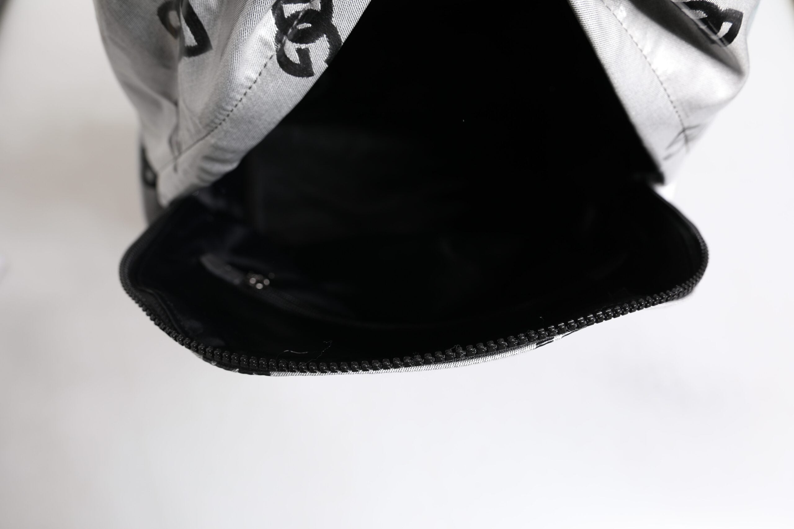 Zaino Dolce & Gabbana in poliestere grigio nero con placca logo DG