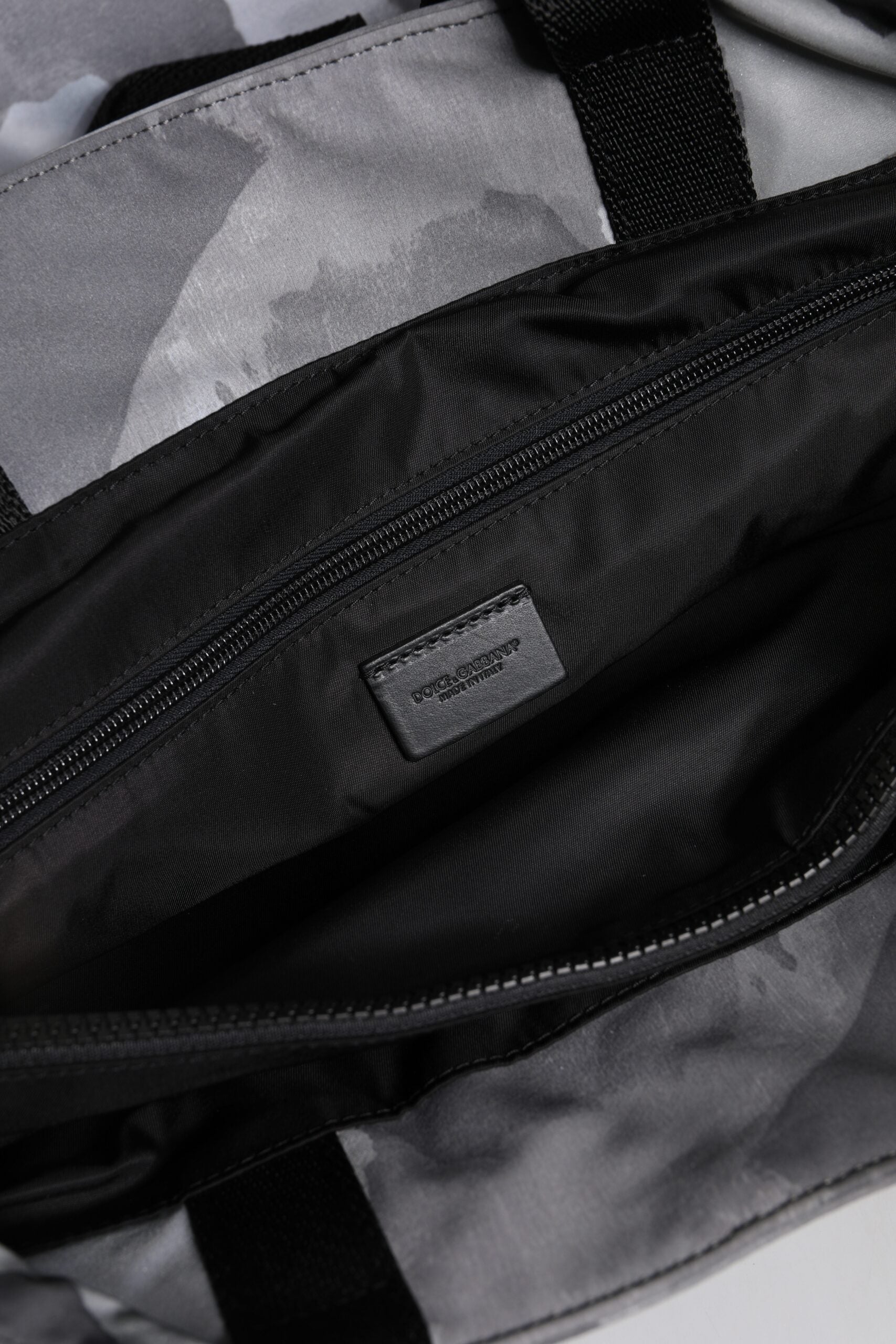 Borsa Dolce & Gabbana con tracolla mimetica nera e placca logo