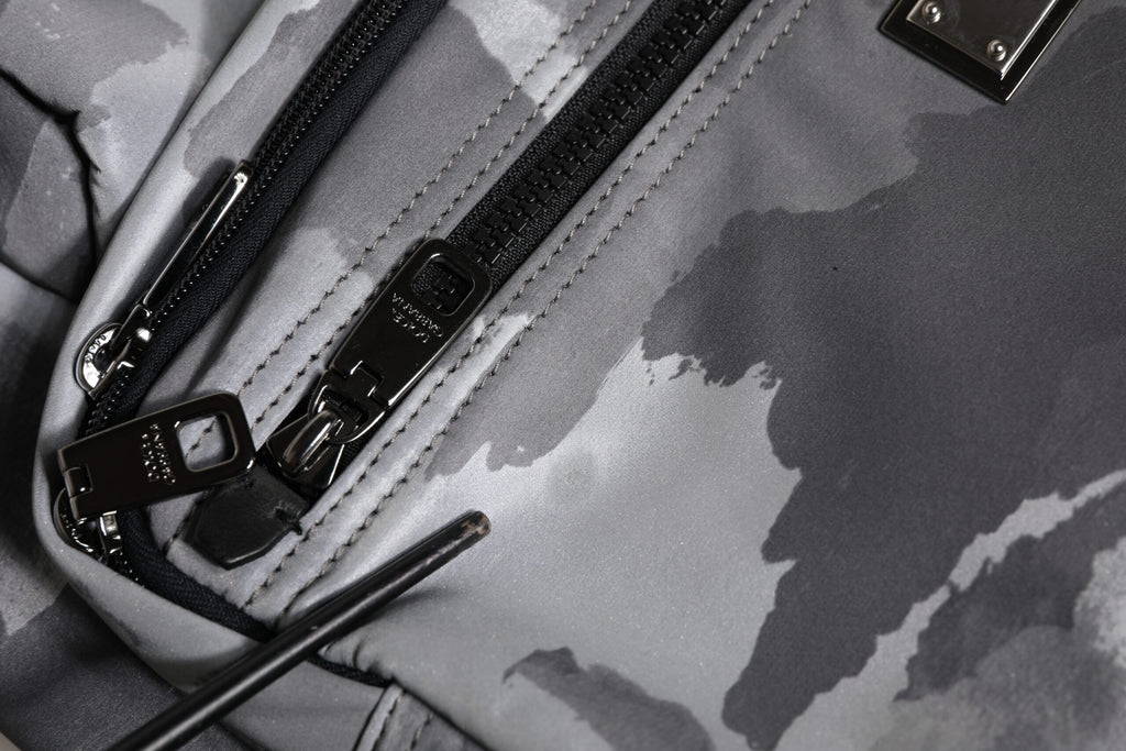Borsa Dolce & Gabbana con tracolla mimetica nera e placca logo
