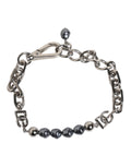 Bracciale Dolce & Gabbana con catena color argento, chiusura a moschettone, logo e perle grigie