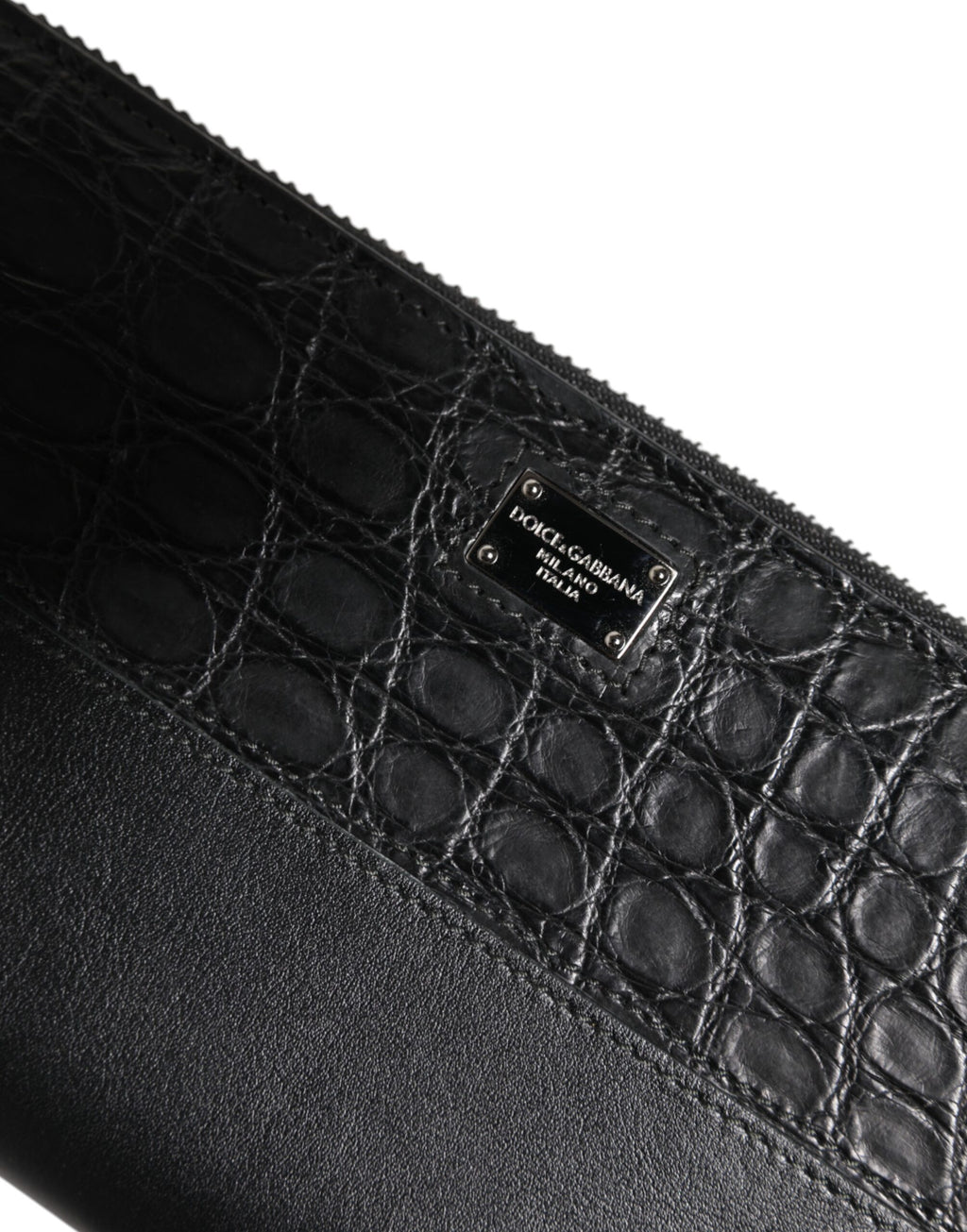 Portafoglio continentale Dolce & Gabbana con cerniera, placca logo in pelle nera