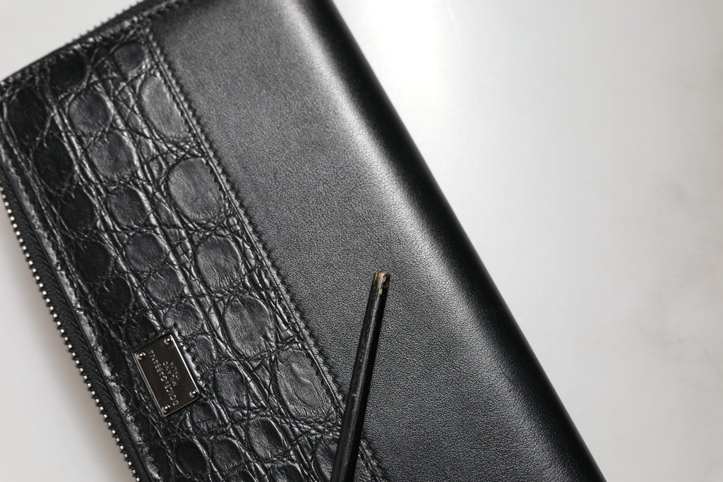 Portafoglio continentale Dolce & Gabbana con cerniera a giro in pelle nera con placca DG