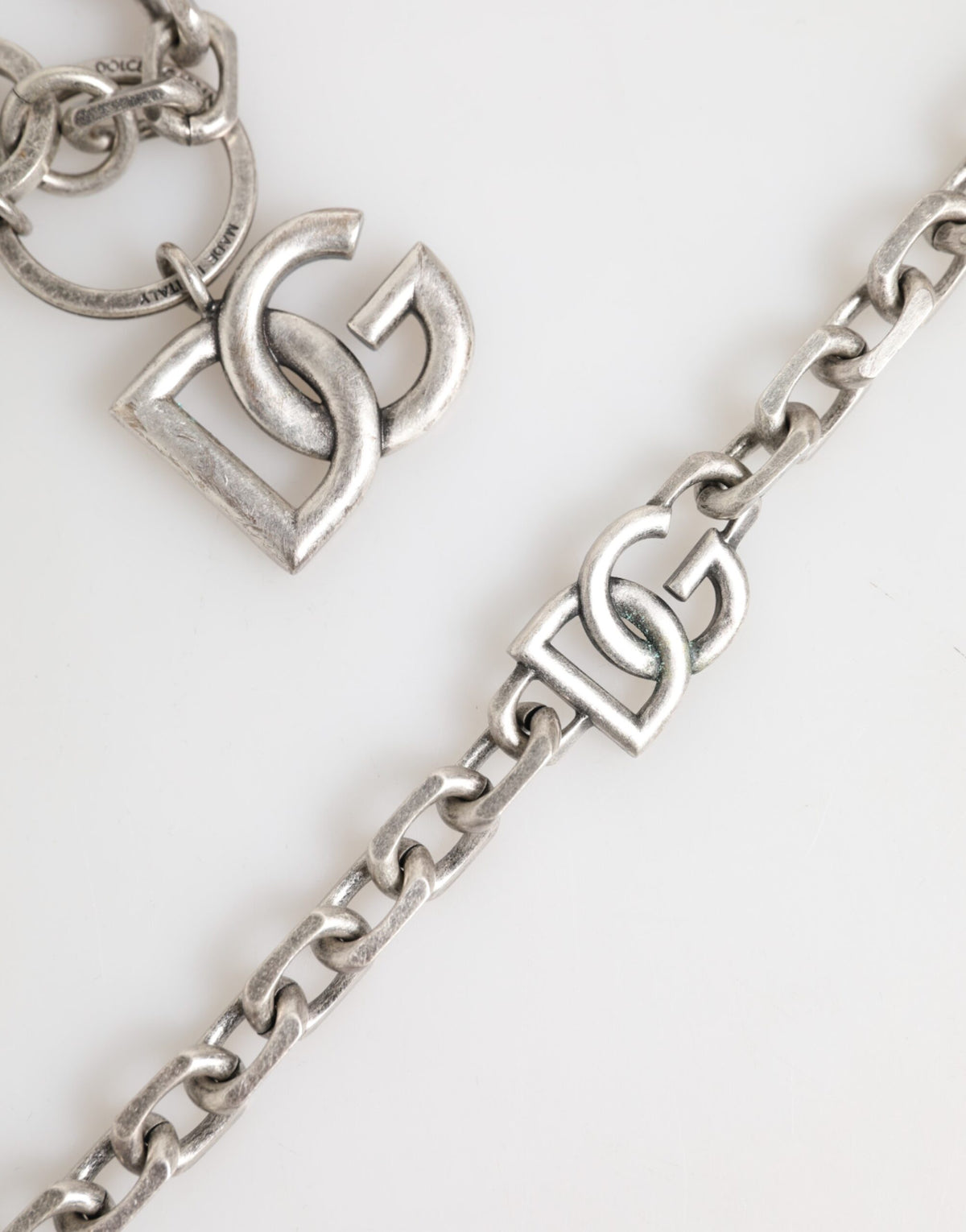 Collana da uomo Dolce & Gabbana a catena con logo DG in ottone argentato