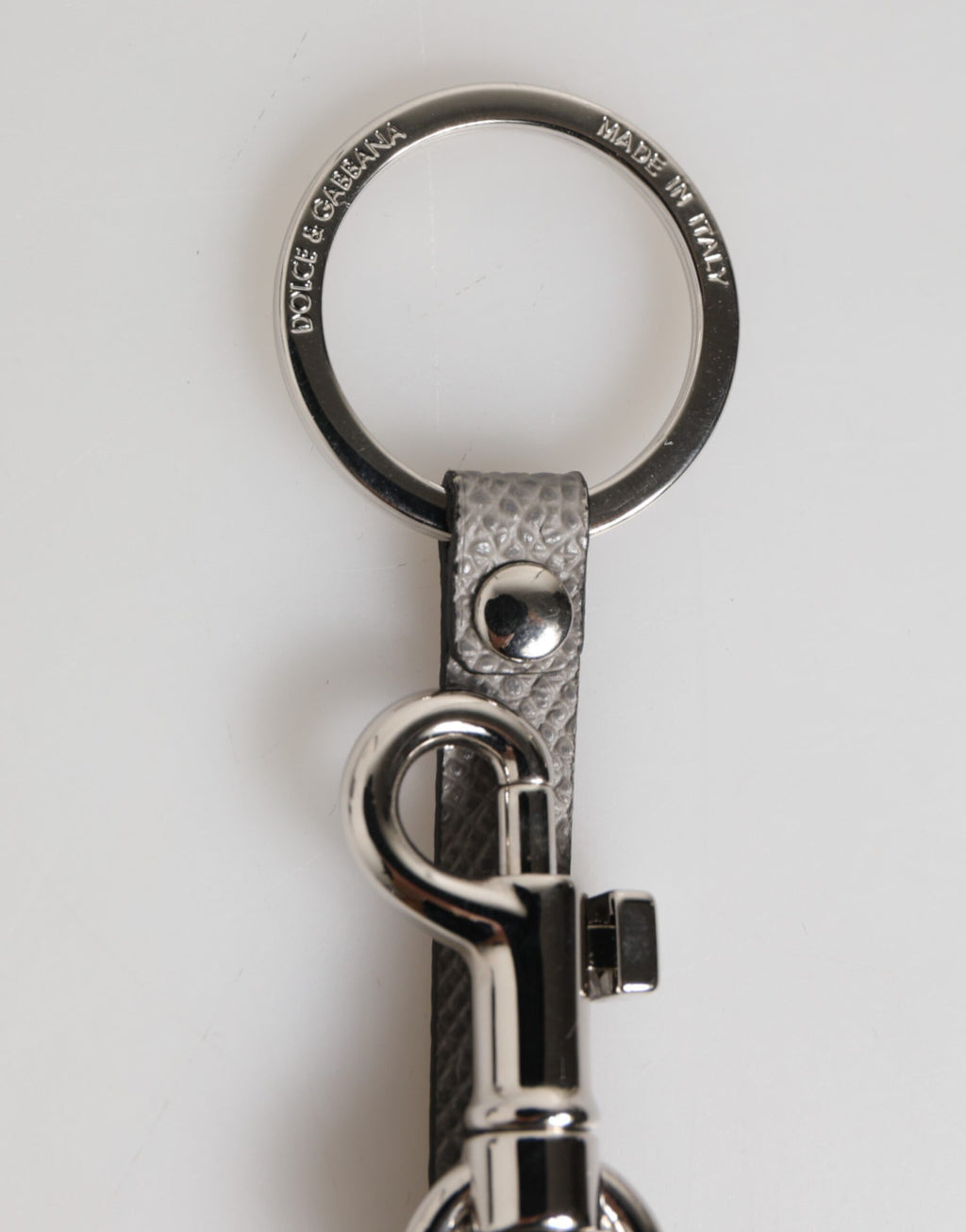 Dolce & Gabbana Portachiavi Uomo in Pelle Grigia con Anello e Logo in Metallo