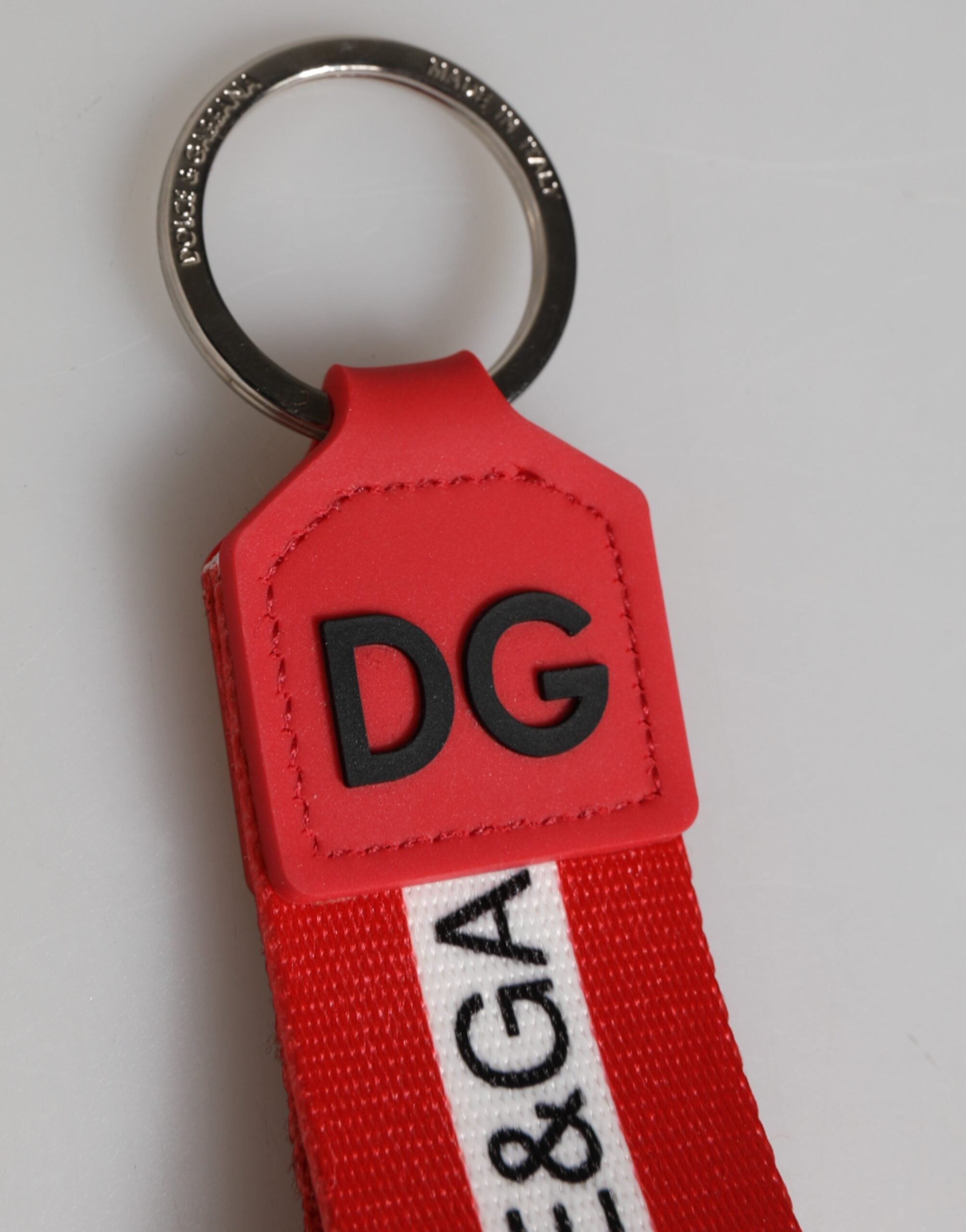 Dolce & Gabbana Portachiavi in poliestere rosso con logo e fermaglio in ottone argentato