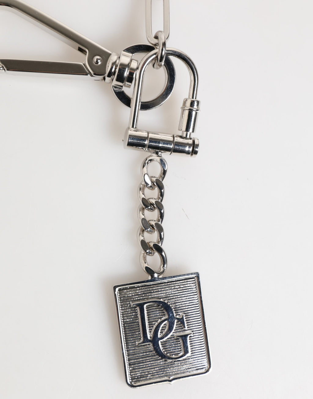 Collana da uomo Dolce & Gabbana con ciondolo a logo DG e catena in metallo color argento