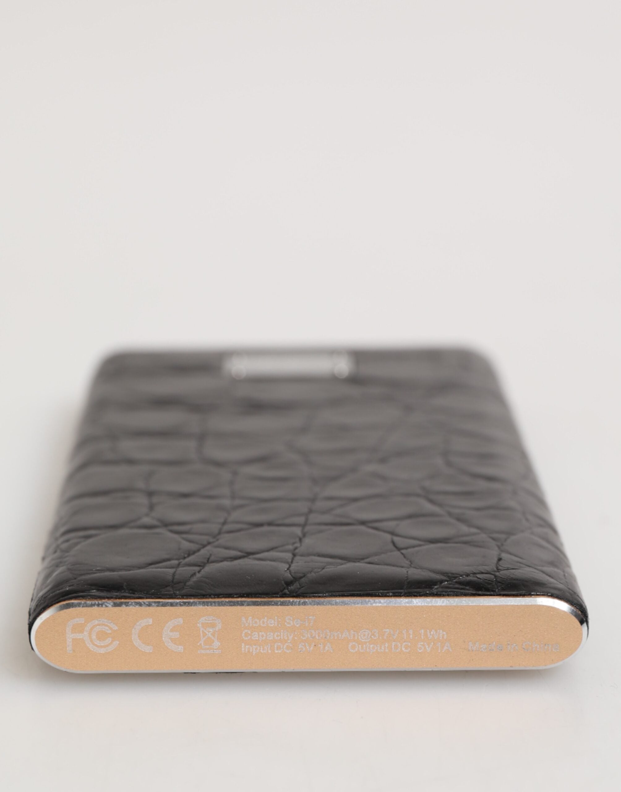 Dolce & Gabbana Caricabatterie Power Bank USB Esotico in Pelle Nera 3000 mAh