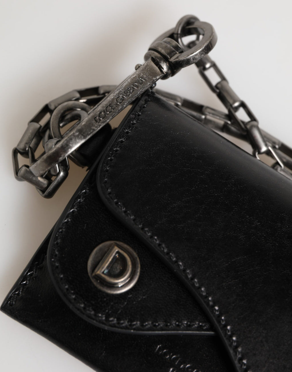 Dolce & Gabbana Portafoglio in Pelle di Cavallo Nera con Catena e Bottone Automatico Bifold Portacarte