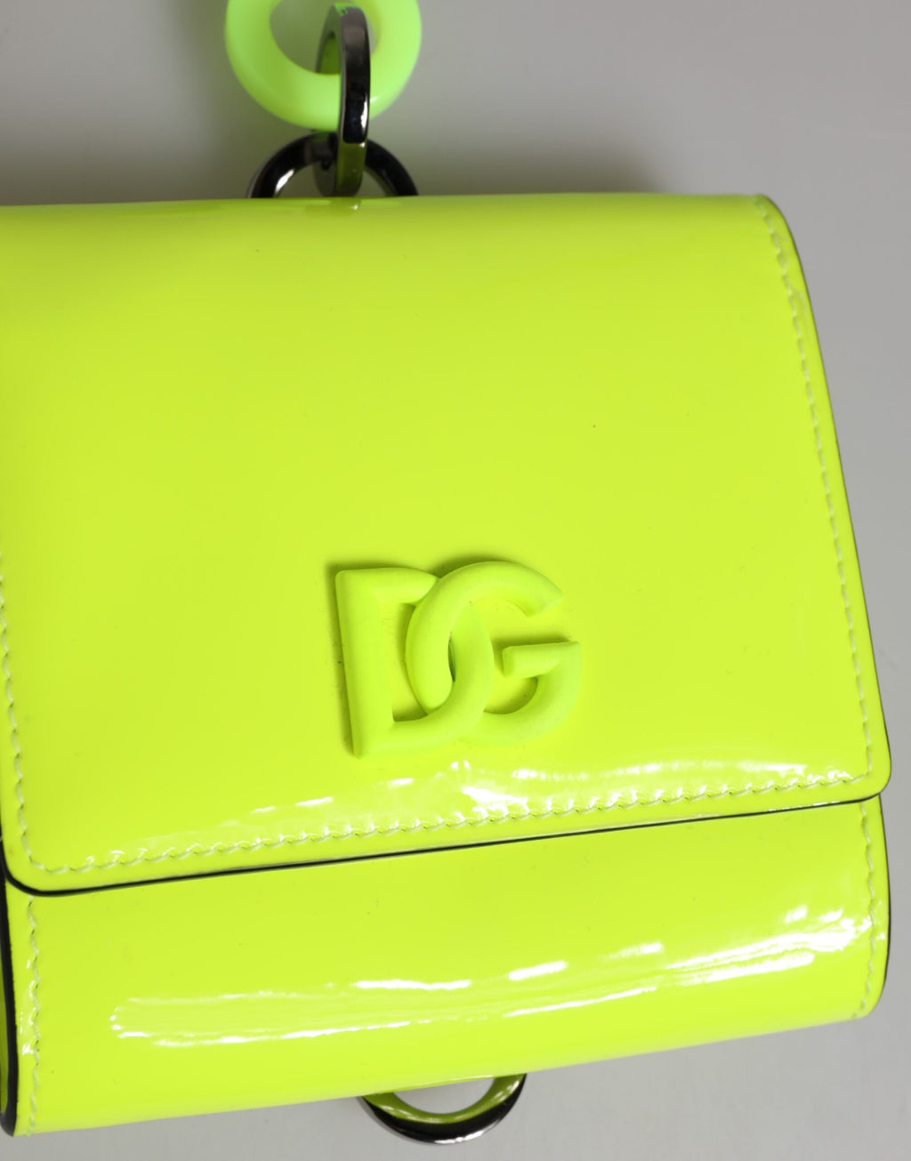 Portacarte a tracolla Dolce & Gabbana giallo verde a libro con logo DG