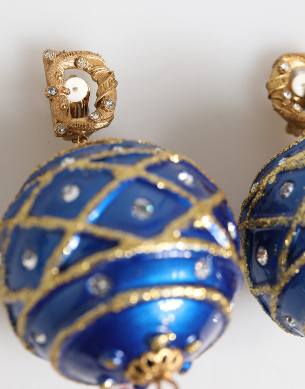 Orecchini a clip con pendente in cristallo a palla di Natale blu in ottone dorato Dolce & Gabbana